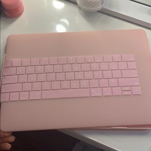 MacBook Pro 13 inch case in pink.